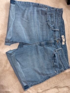 Levi Strauss Signature Gold Mid Rise Denim Shorts Light Washed Cuffed Casual